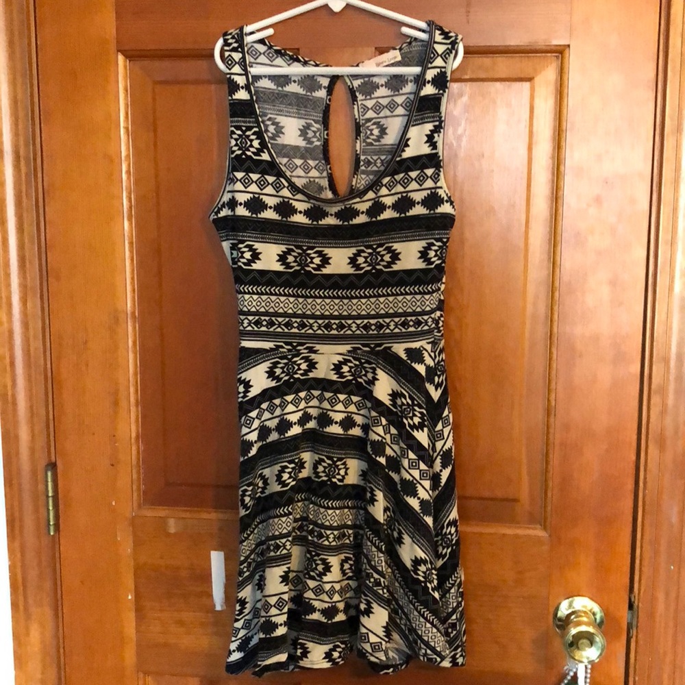 Dress - Picture 3 of 4